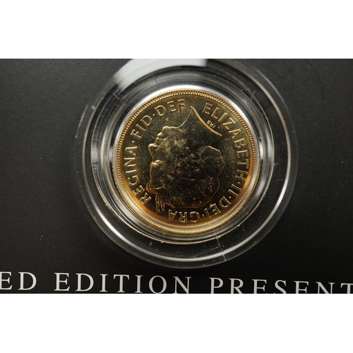 977 - British gold coins, QEII, gold sovereign, 2007, in Westminster fitted case with certificate, Limited... 