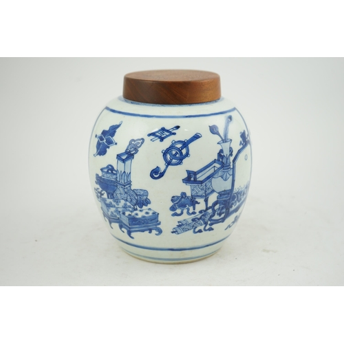 113 - A good Chinese blue and white Hundred Antiques ovoid jar, Kangxi period (1662-1722), finely painte... 