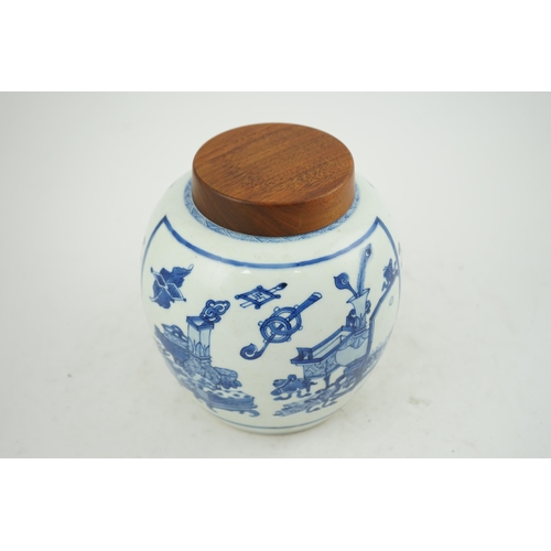 113 - A good Chinese blue and white Hundred Antiques ovoid jar, Kangxi period (1662-1722), finely painte... 