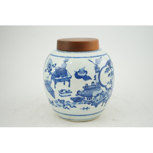 113 - A good Chinese blue and white Hundred Antiques ovoid jar, Kangxi period (1662-1722), finely painte... 