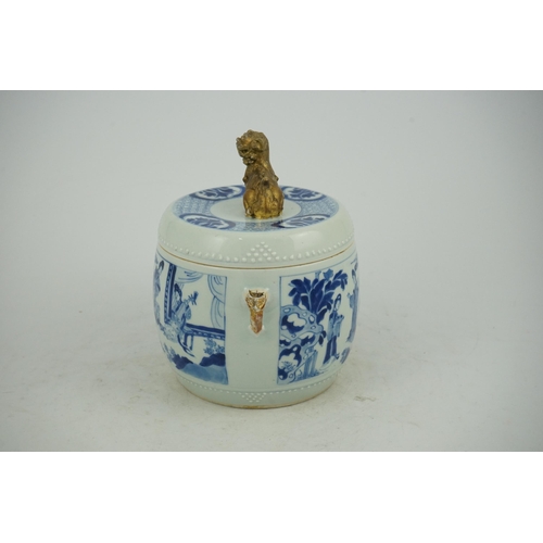 122 - A Chinese blue and white 'Four Beauties' drum-shaped jar and cover, Kangxi period (1662-1722), finel... 