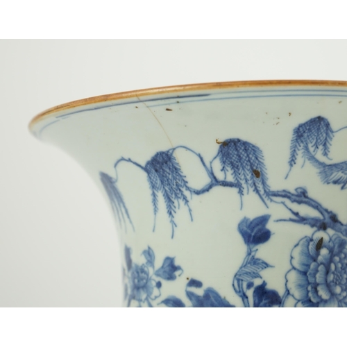 124 - A large Chinese blue and white spittoon, zhadou, Yongzheng/Qianlong period, painted with flowering s... 