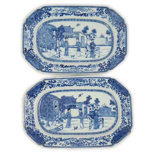 137 - A pair of small Chinese blue and white small serving dishes, Qianlong period, each painted with scen... 