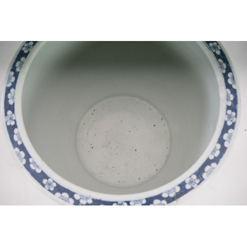 165 - A large Chinese blue and white Hundred Antiques jardinere and hongmu stand, late 19th/early 20th c... 