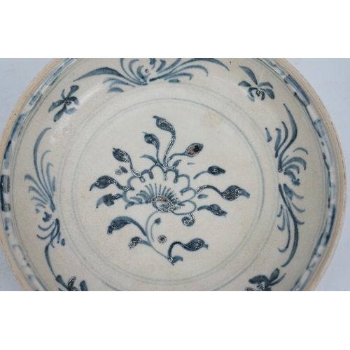 65 - A Vietnamese blue and white porcelain dish, Hoi An Hoard, 15th century, painted floral design inside... 