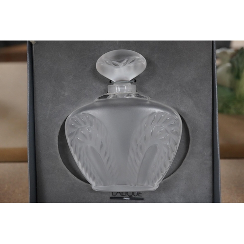 1414 - A Lalique Singapore pattern frosted glass scent bottle and stopper in associated Lalique box, bott... 