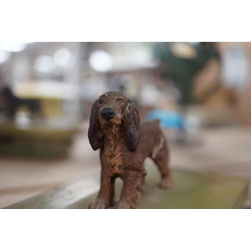 1427 - An Art Deco green onyx box, the lid surmounted with a cold painted bronze spaniel, 16.5cm wide. Cond... 