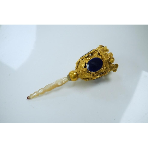 1442 - A 19th century Pinchbeck posy holder with mother of pearl handle and inset blue glass panels. Condit... 