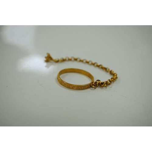 1442 - A 19th century Pinchbeck posy holder with mother of pearl handle and inset blue glass panels. Condit... 