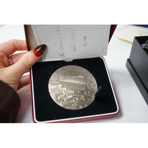 1000 - Six large QEII Royal Mint commemorative silver medals,