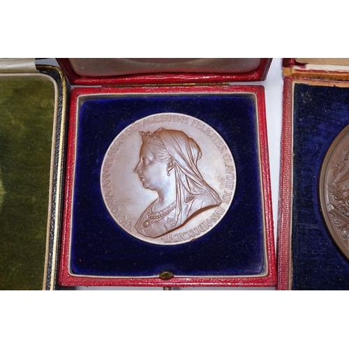 982 - British commemorative medals, Victoria to George VI, bronze medal for the New Charter of the Order o... 