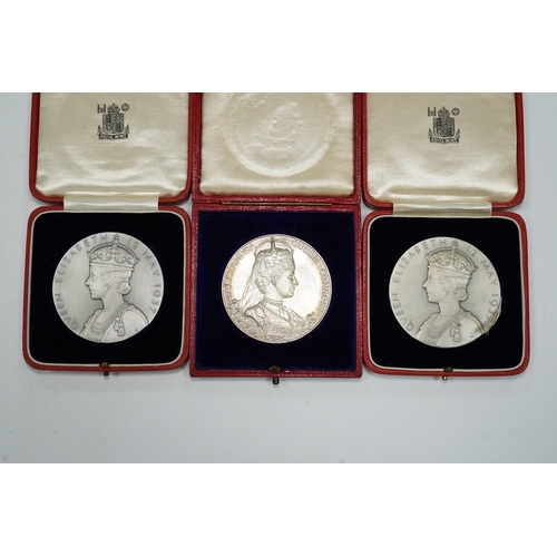 984 - British Royal commemorative medals, Edward VII and Alexandra Queen Consort coronation silver medal 1... 