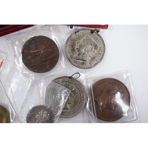 995 - Historic and Royal commemorative medals, including death of George IV brass medal, 1830, two cased V... 