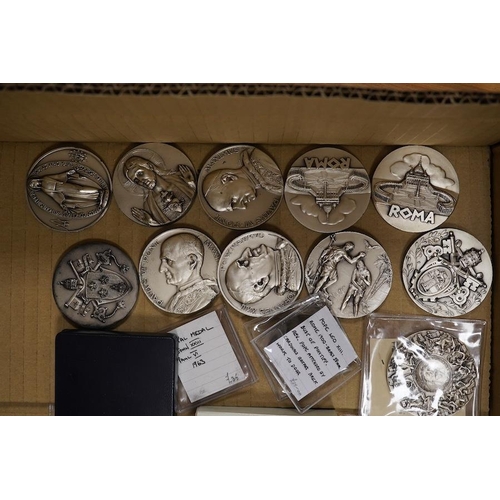 998 - Italy, Papal commemorative medals, 20th century, the majority silvered metal, approx. 25