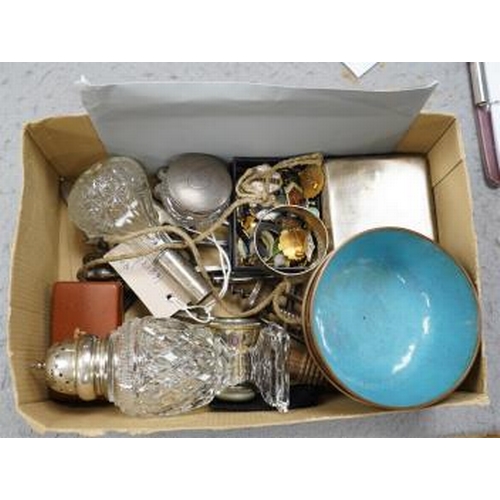 1424 - A quantity of assorted collectables to include some small silver, enamel badges and two cloisonné bo... 