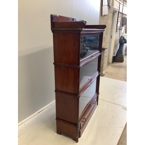 1091 - A Globe Wernicke mahogany three section bookcase, width 92cm, depth 33cm, height 135cm. Condition - ... 