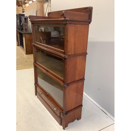 1091 - A Globe Wernicke mahogany three section bookcase, width 92cm, depth 33cm, height 135cm. Condition - ... 