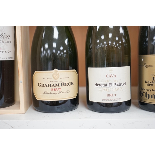 1257 - Five bottles; a Graham Beck Brut, a Heretat El Padruell Cava, a Bollinger champagne, a half bottle o... 