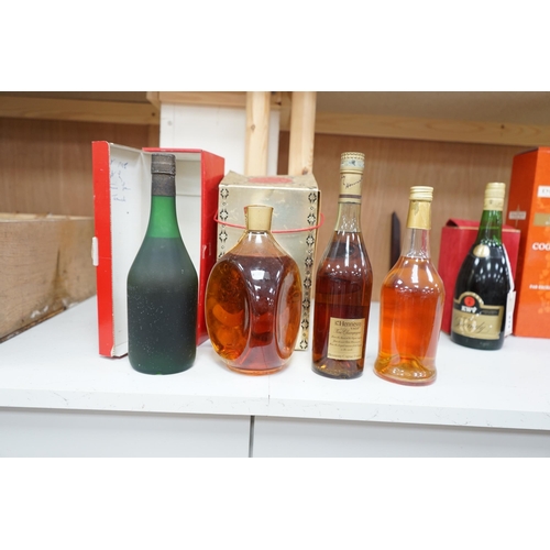 1274 - Four bottles of various alcohols comprising a bottle of 50cl Hennessey Fine Champagne Cognac,  Plant... 