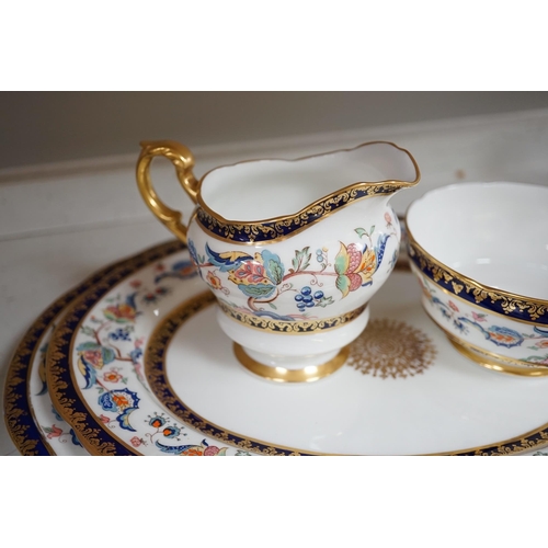 1338 - An extensive Paragon bone china dinner service to include tureens, plates and sauce boats. Condition... 