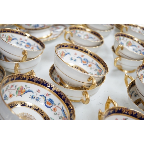 1338 - An extensive Paragon bone china dinner service to include tureens, plates and sauce boats. Condition... 