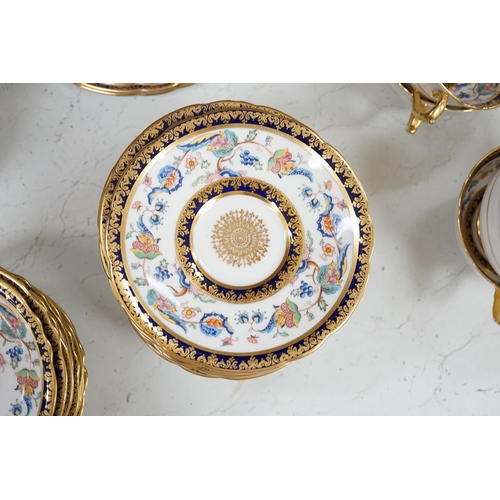 1338 - An extensive Paragon bone china dinner service to include tureens, plates and sauce boats. Condition... 