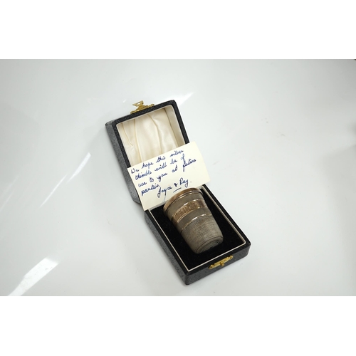 1825 - A cased modern silver 'Just a Thimbleful' thimble, 54mm, together with four assorted silver dressing... 