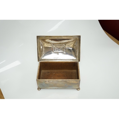 1832 - A George V Arts & Crafts silver mounted rectangular cigarette box, by Dryad Metal Works, Birmingham,... 