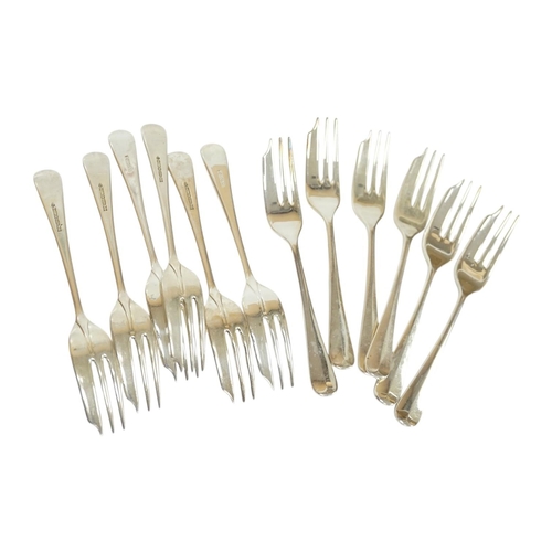 1840 - A set of twelve modern silver cake forks, United Cutlers Ltd, Sheffield, 2000, 13.7oz. Condition - g... 