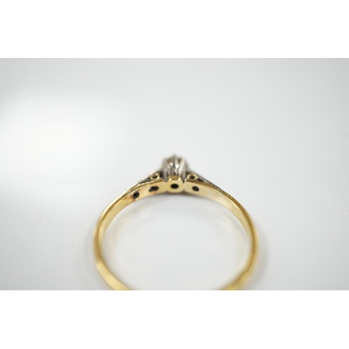 1902 - An 18ct, plat and single stone diamond set ring, with diamond chip set shoulders, size P/Q, gross we... 