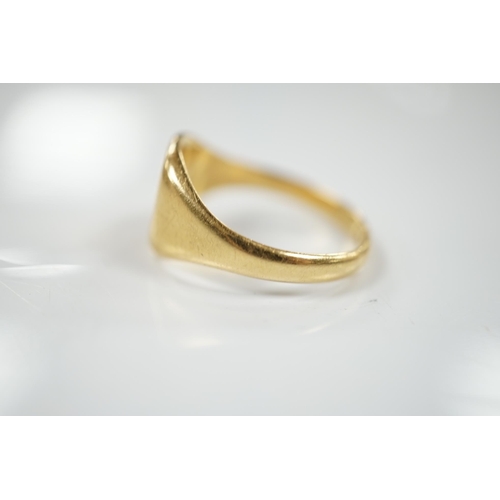 1906 - A modern 18ct gold signet ring, size W, 7.5 grams. Condition - fair