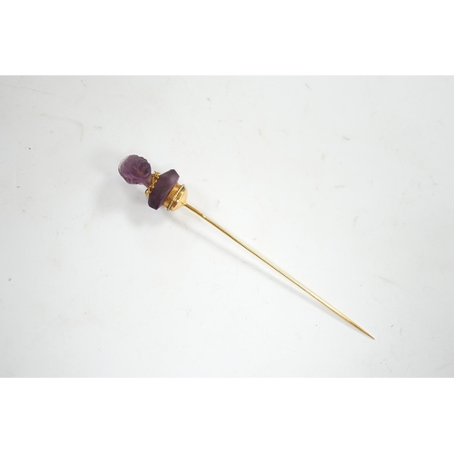 1931 - An early 20th century French yellow metal (18ct poincon mark) and amethyst paste set stick pin, the ... 