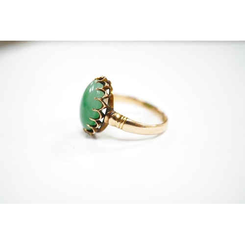 1939 - A mid 20th century yellow metal and single stone cabochon jade set ring, size Q, gross weight 5.6 gr... 