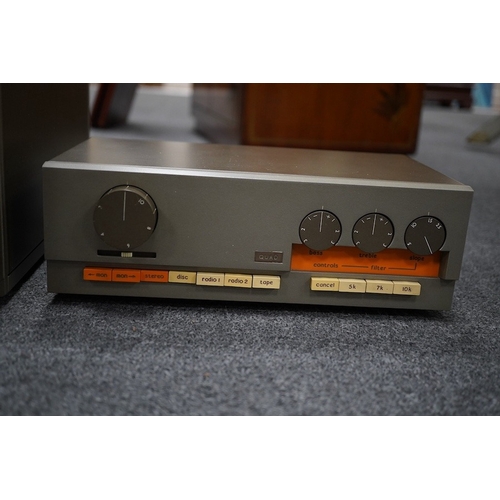 308 - A Quad 303 stereo amplifier and a Quad 33 pre-amp, both boxed. Condition - good.