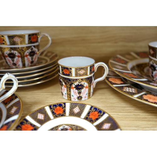 401 - Royal Crown Derby Imari dinner and tea ware, 1128 pattern together with other patterns, comprising d... 