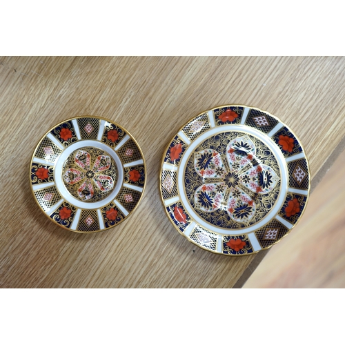 401 - Royal Crown Derby Imari dinner and tea ware, 1128 pattern together with other patterns, comprising d... 