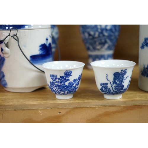 423 - A collection of 19th and 20th century Chinese blue and white vases and tea bowls, largest 21cm high.... 