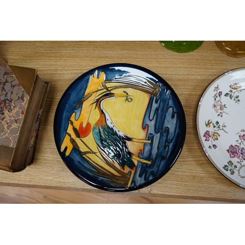 431 - A Moorcroft Heron design wall plate, signed and dated 19.8.87 to the base, together with a Wedgwood ... 