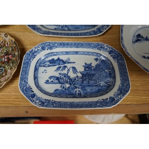 473 - A quantity of Chinese and Japanese porcelain to include blue and white bowls, famille rose tea bowls... 