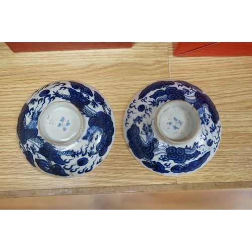 473 - A quantity of Chinese and Japanese porcelain to include blue and white bowls, famille rose tea bowls... 