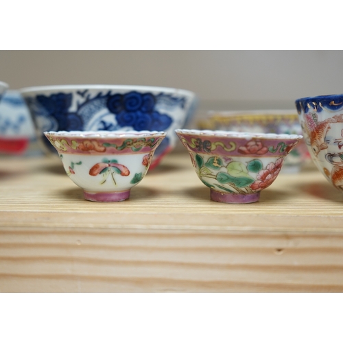 473 - A quantity of Chinese and Japanese porcelain to include blue and white bowls, famille rose tea bowls... 