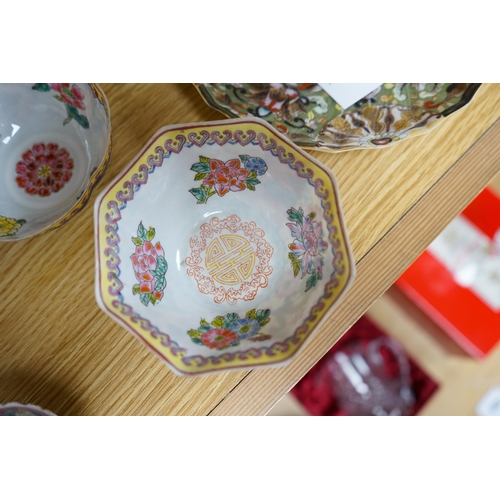 473 - A quantity of Chinese and Japanese porcelain to include blue and white bowls, famille rose tea bowls... 