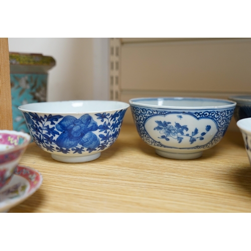 473 - A quantity of Chinese and Japanese porcelain to include blue and white bowls, famille rose tea bowls... 