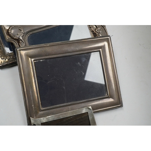 831 - A small George V silver mounted photograph frame, 11.2cm, together with three larger modern silver m... 