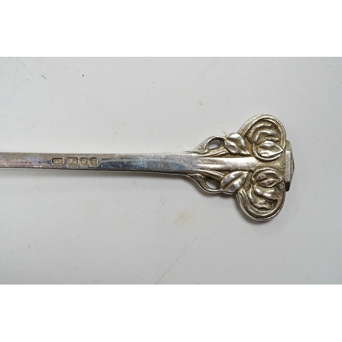 843 - A modern Arts & Crafts silver spoon by Leslie Gordan Durbin, London, 1982, 15.5cm. Condition - fair ... 