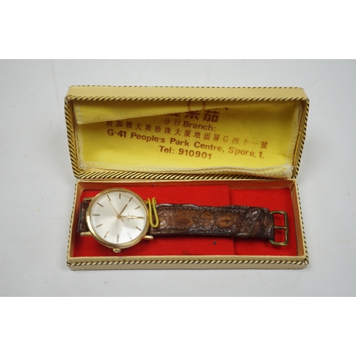 900 - A gentleman's gold plated Omega manual wind wrist watch, on a leather strap, case diameter 34mm. Con... 