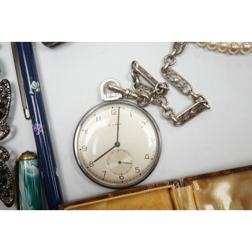 909 - A mixed group of items including silver, white metal and costume jewellery, silver vesta case, silve... 