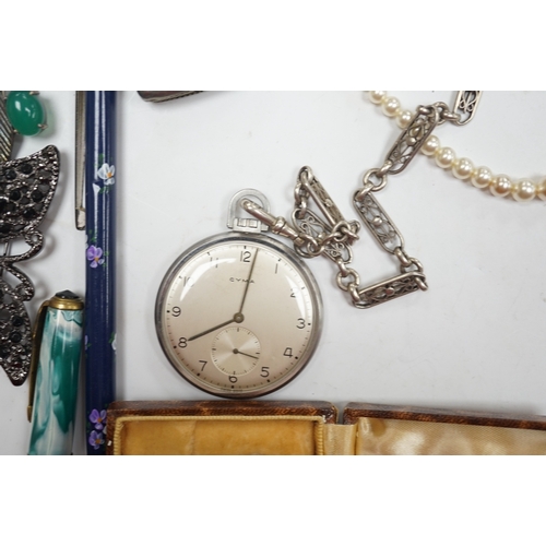 909 - A mixed group of items including silver, white metal and costume jewellery, silver vesta case, silve... 