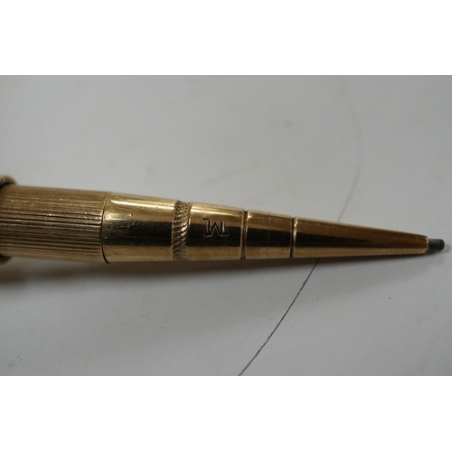 911 - A George V 9ct gold cased propelling pencil by Sampson Mordan & Co, London, 1928. Condition - fair t... 