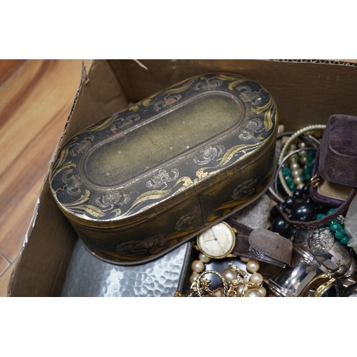 923 - A quantity of assorted plated wares, collectables, watches, shell buckle, white metal and costume je... 